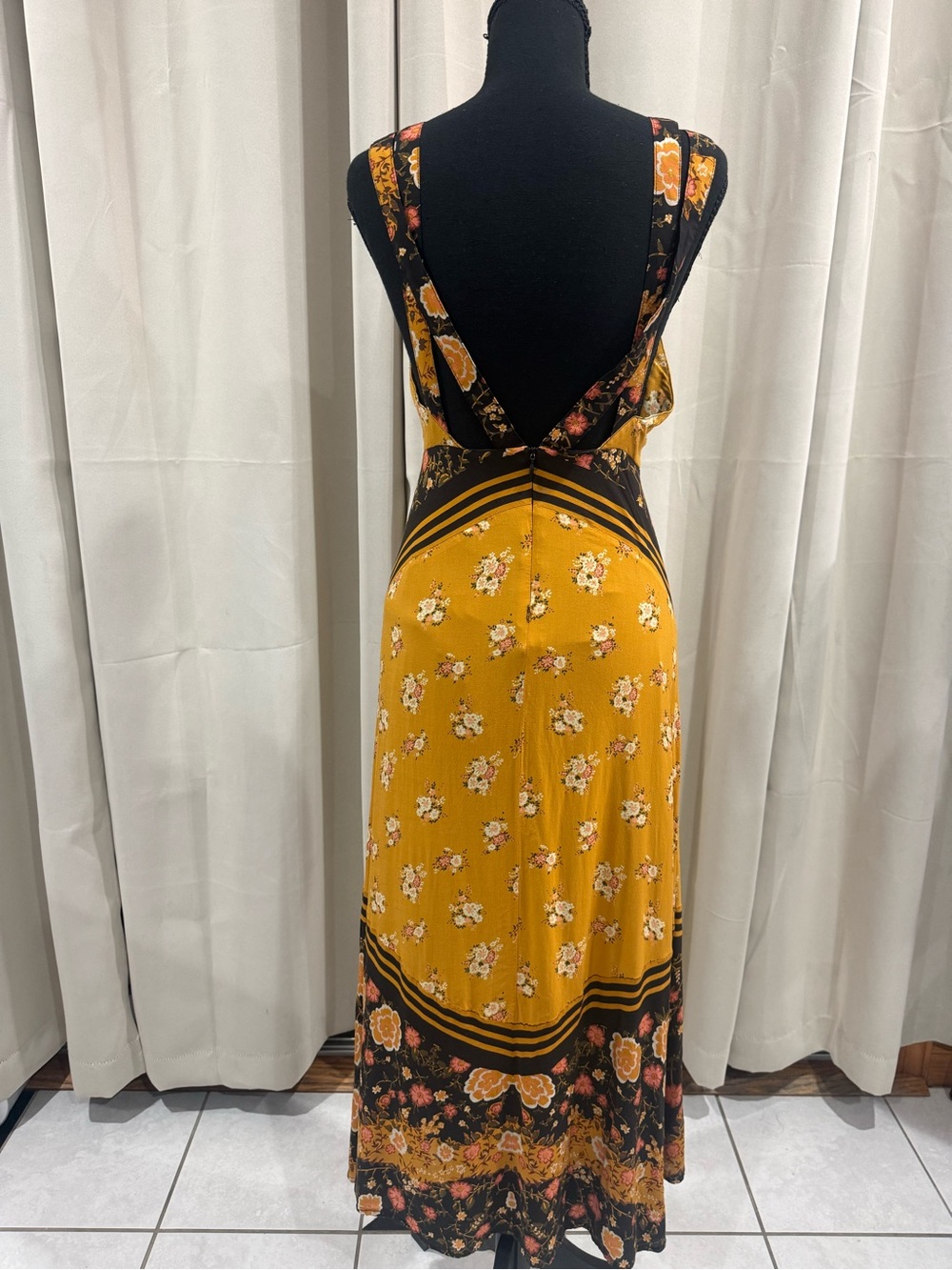 Floral Mustard and Black Sleeveless Maxi Dress - Picture 7 of 10